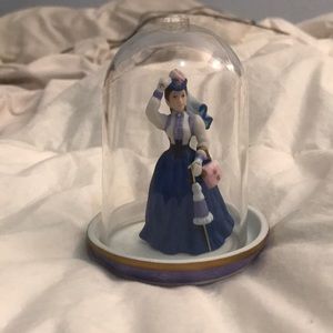 Mini mrs Albee doll with plate and cover Avon